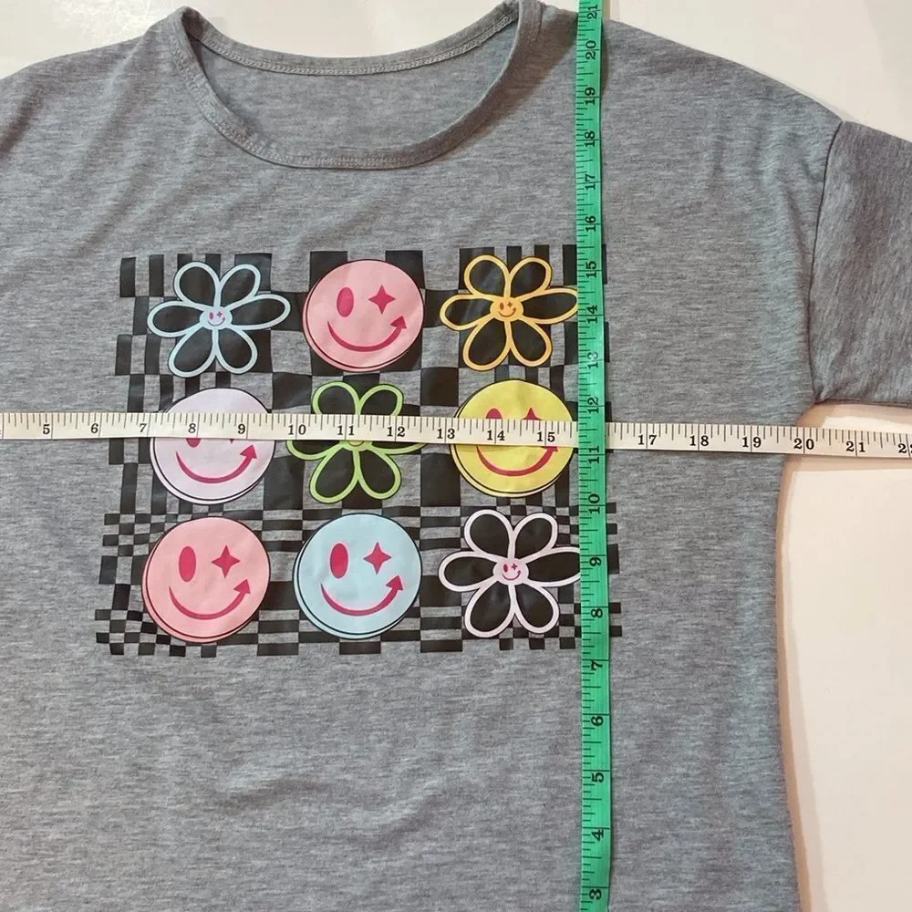 🥰Gray Kids Shirt with Smiley Flower Design 10Y